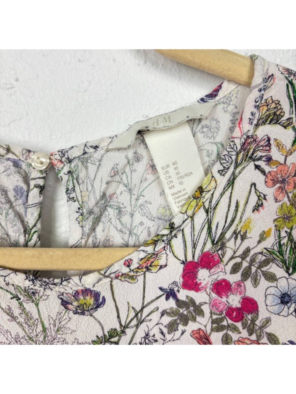 ✨3/$30 H&M L Floral Print Short Sleeve Blouse Size Lightweight Keyhole Back Care - Picture 3 of 6